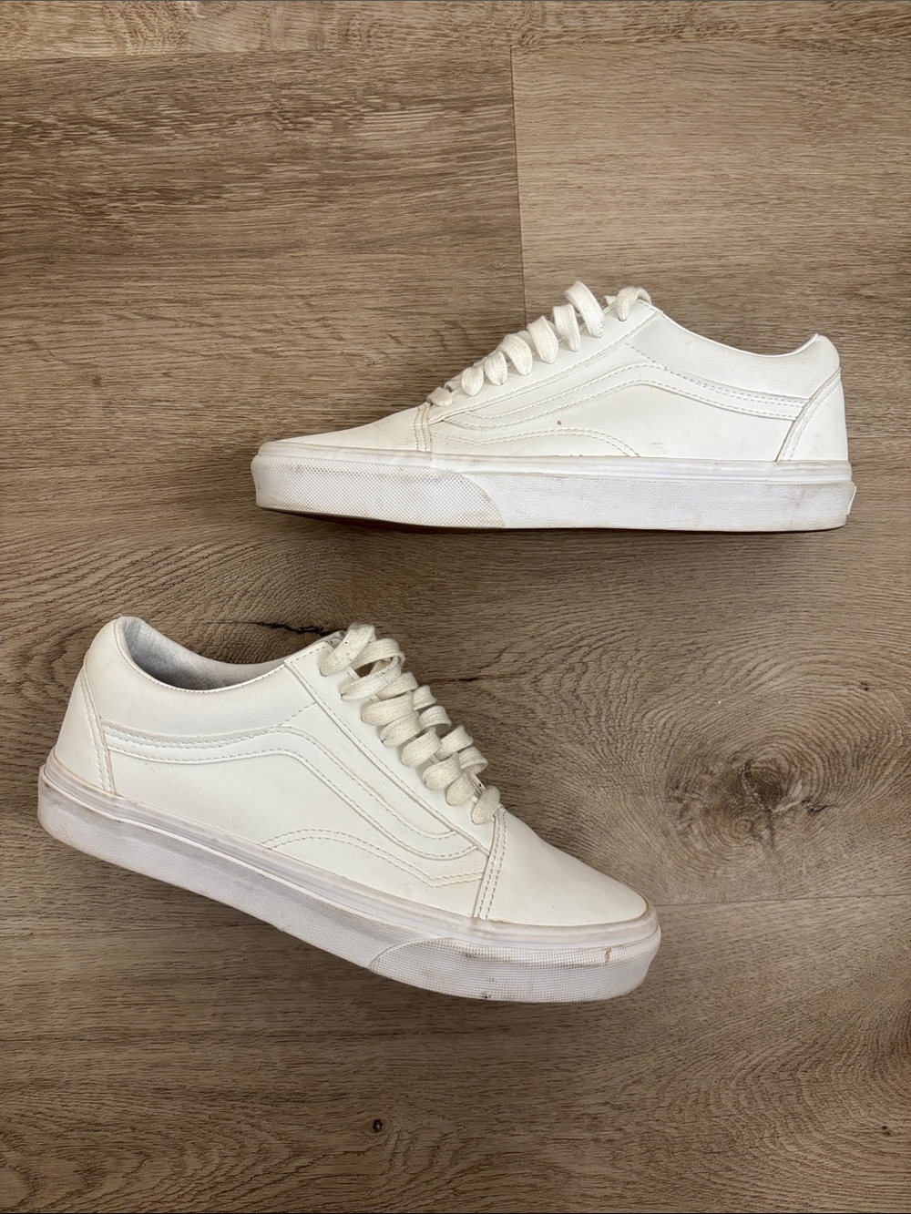 Vans Men 8 /Womens 9.5 Low-Top Sneakers in Off-White